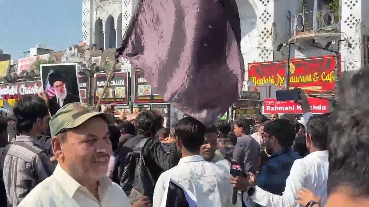 पत्रकार पर जानलेवा हमला, भीड़ के बीच बाल-बाल बचे मीडियाकर्मी